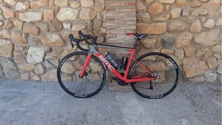 Bicicleta de carretera BMC Roja