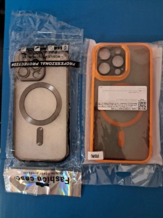 2 Fundas para iPhone 13 Pro. 2 € cada una.