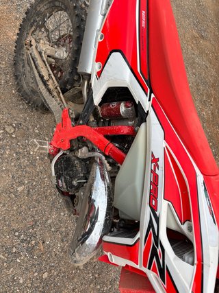 Beta RR 125 T2 2025 Enduro Roja y Blanca