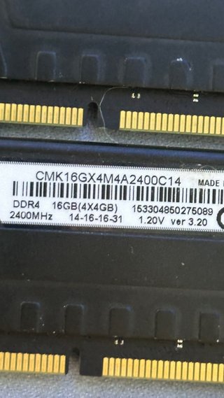 4x Corsair Vengeance LPX DDR4 2400MHz