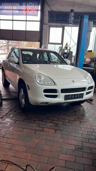 Porsche Cayennes 2004