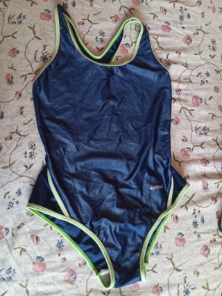 Bañador deportivo azul y verde