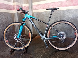 Bicicleta de Montaña Cube de Carbono