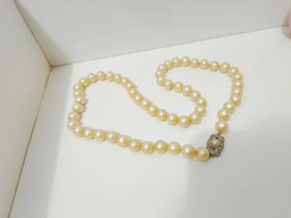 Collar y Pendientes de Perlas y Oro