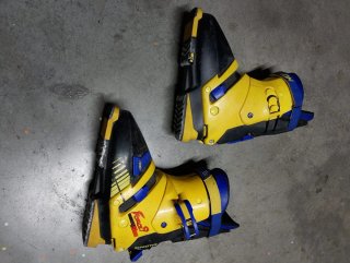 Esquís Rossignol E470 con fijaciones
