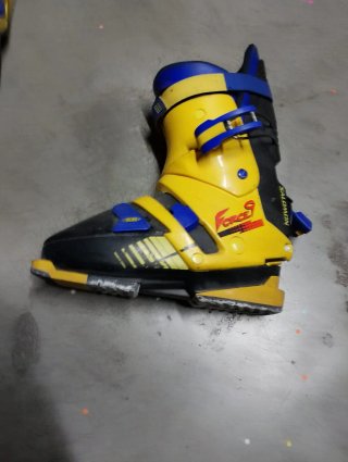 Esquís Rossignol E470 con fijaciones