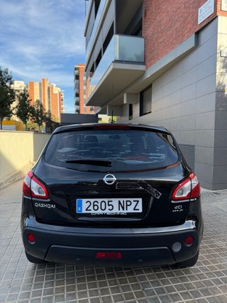 NISSAN QASHQAI CON PEGATINA AMBIENTAL OCASION