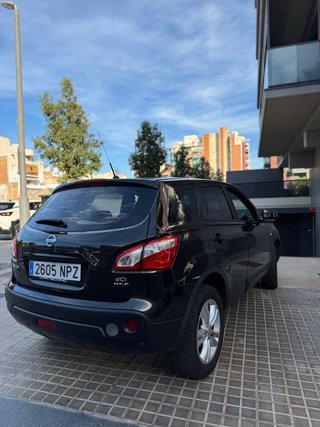 NISSAN QASHQAI CON PEGATINA AMBIENTAL OCASION