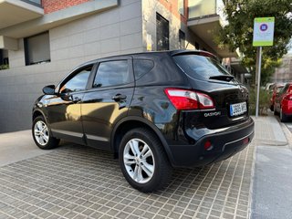 NISSAN QASHQAI CON PEGATINA AMBIENTAL OCASION
