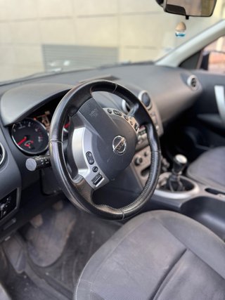 NISSAN QASHQAI CON PEGATINA AMBIENTAL OCASION