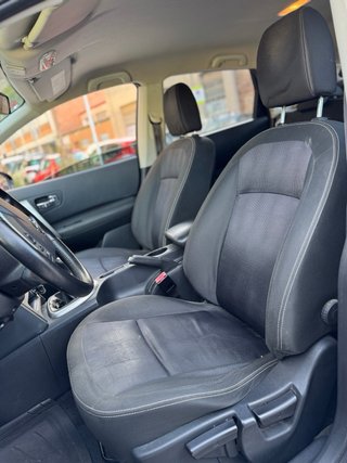 NISSAN QASHQAI CON PEGATINA AMBIENTAL OCASION