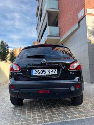 NISSAN QASHQAI CON PEGATINA AMBIENTAL OCASION