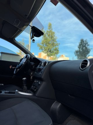 NISSAN QASHQAI CON PEGATINA AMBIENTAL OCASION