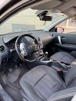 NISSAN QASHQAI CON PEGATINA AMBIENTAL OCASION