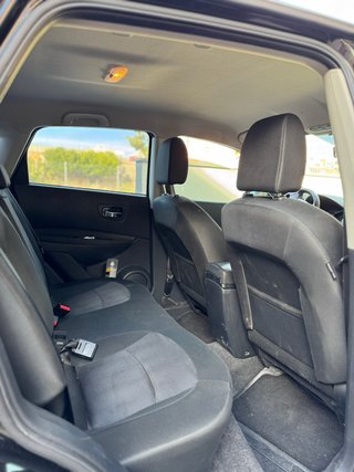 NISSAN QASHQAI CON PEGATINA AMBIENTAL OCASION