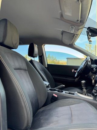 NISSAN QASHQAI CON PEGATINA AMBIENTAL OCASION