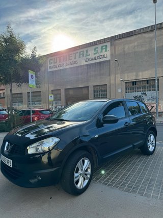 NISSAN QASHQAI CON PEGATINA AMBIENTAL OCASION