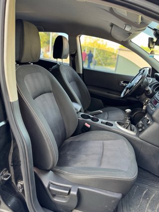NISSAN QASHQAI CON PEGATINA AMBIENTAL OCASION