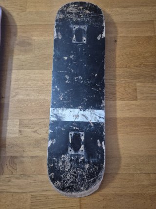 Monopatín y 2 tablas de recambio