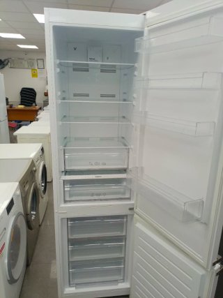 Nevera marca Svan 200/60cm clase E con garantia