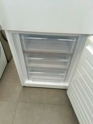 Nevera marca Svan 200/60cm clase E con garantia