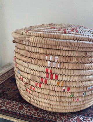 Cesta de mimbre con tapa
