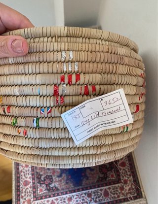 Cesta de mimbre con tapa