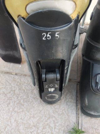 Esquís Rossignol A200 con Botas y Bastones