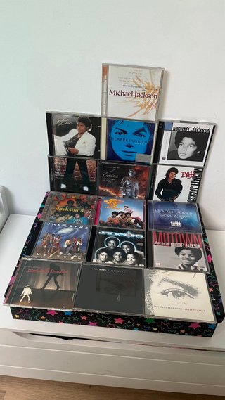 Lote 16 CDs Michael Jackson. Perfil solidario