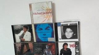 Lote 16 CDs Michael Jackson. Perfil solidario