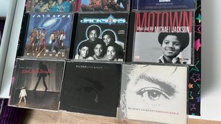 Lote 16 CDs Michael Jackson. Perfil solidario