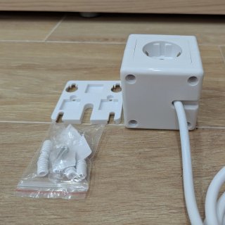 Cubo Enchufe 4 Tomas con 3 Puertos USB