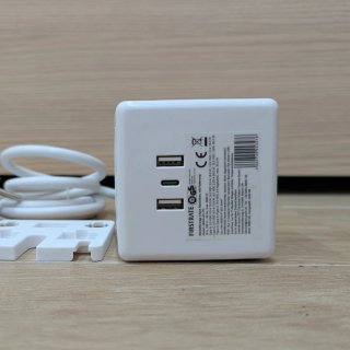 Cubo Enchufe 4 Tomas con 3 Puertos USB