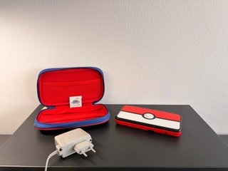 Nintendo 2DS XL Pokeball Edition + Gioco e custodia