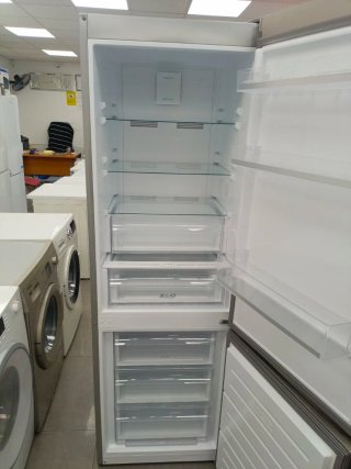 Nevera marca Zanussi 185/60cm clase E con garantia
