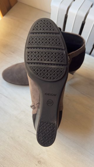 Botines Geox de Ante Color Topo