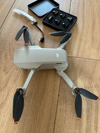 DJI Mini SE con 3 baterías y accesorios