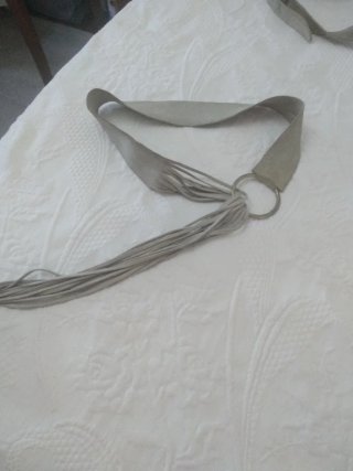 Bolso y cinturón de piel beige/gris