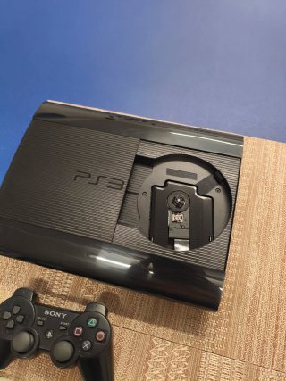 Consola PS3 Super Slim 500 GB + 3 Juegos