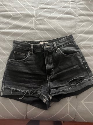 Pantalón corto negro Pull&Bear talla 34