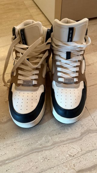Botines Bershka Beige y Negros