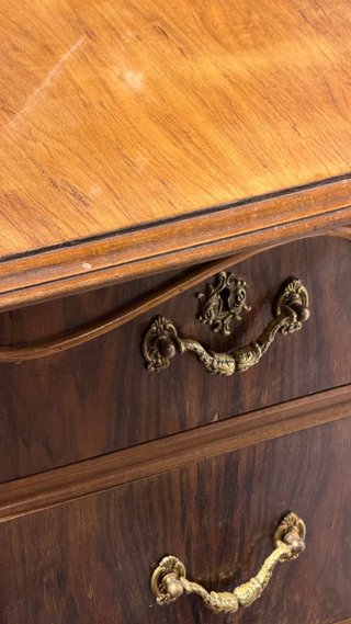 Cómoda de dormitorio con espejo