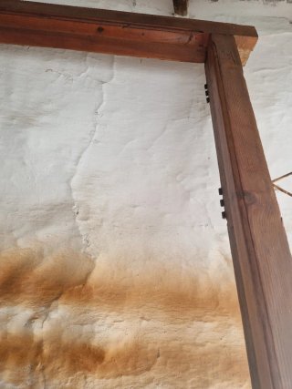 Puerta de Madera Maciza Estilo Rústico.