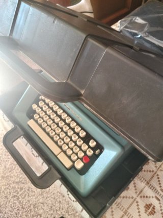 Máquina de escribir Olivetti Studio 46