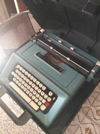 Máquina de escribir Olivetti Studio 46