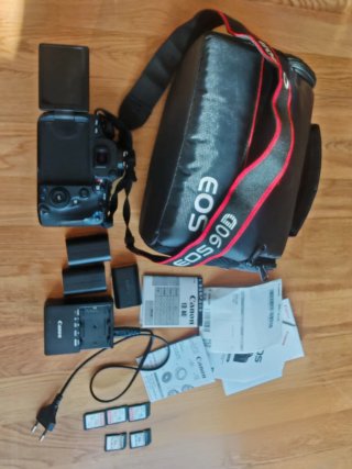 Canon EOS 90D (¡Como Nueva! <1.500 disparos)