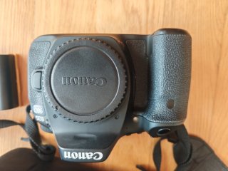 Canon EOS 90D (¡Como Nueva! <1.500 disparos)