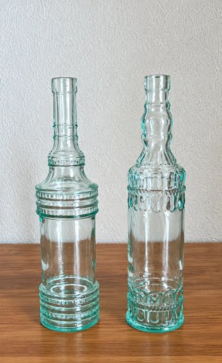 Juego de 2 botellas de vidrio decorativas