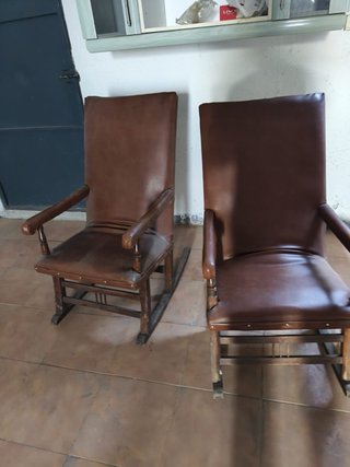2 Butacas de cuero y madera