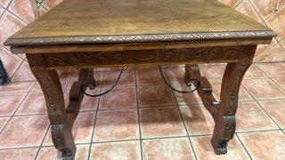 Mesa extensible de madera antigua